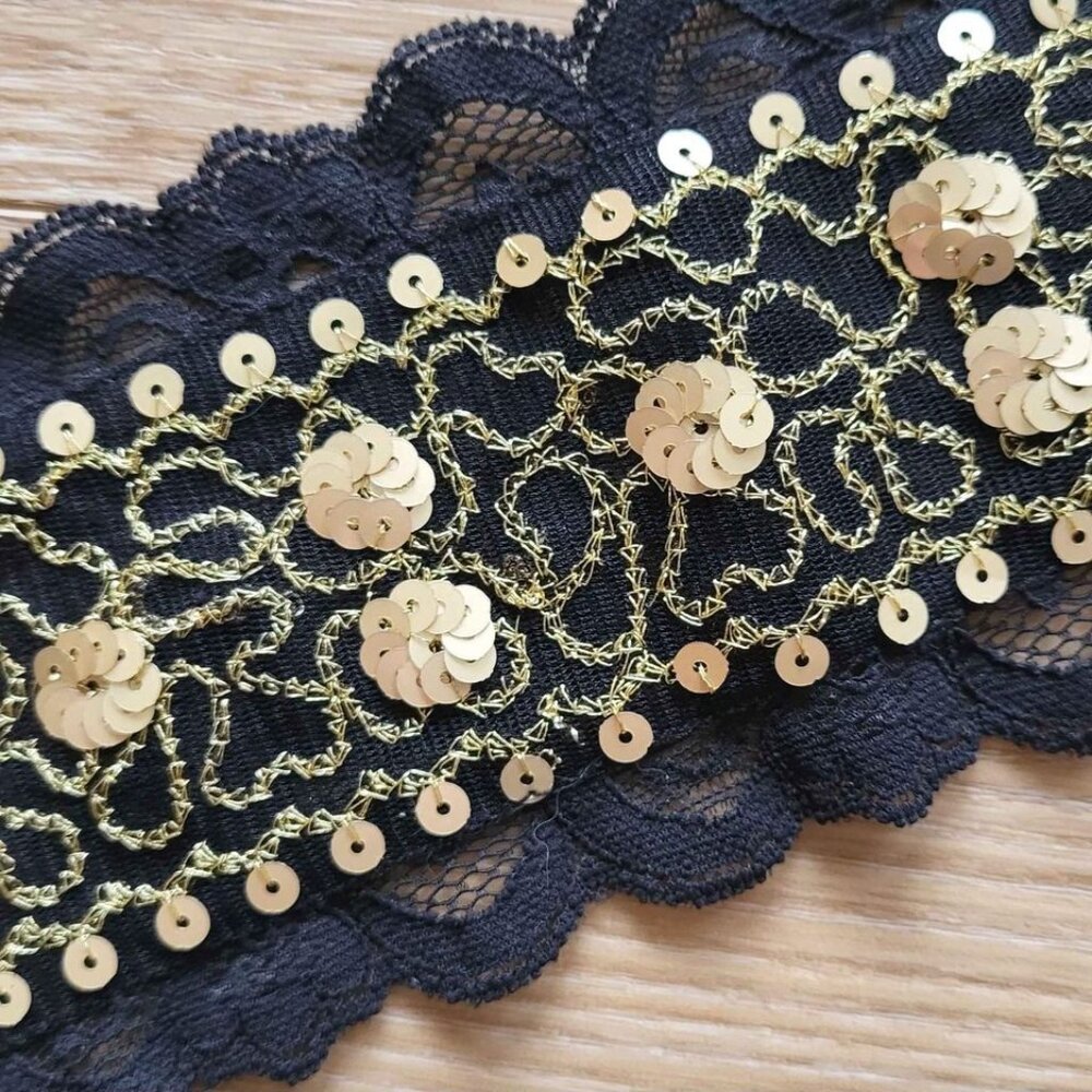 HANDMADE IN QUEBEC - Cocolita bracelet black lace and gold sequins